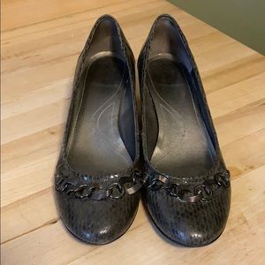 Tahari Round Toe Wedge heels